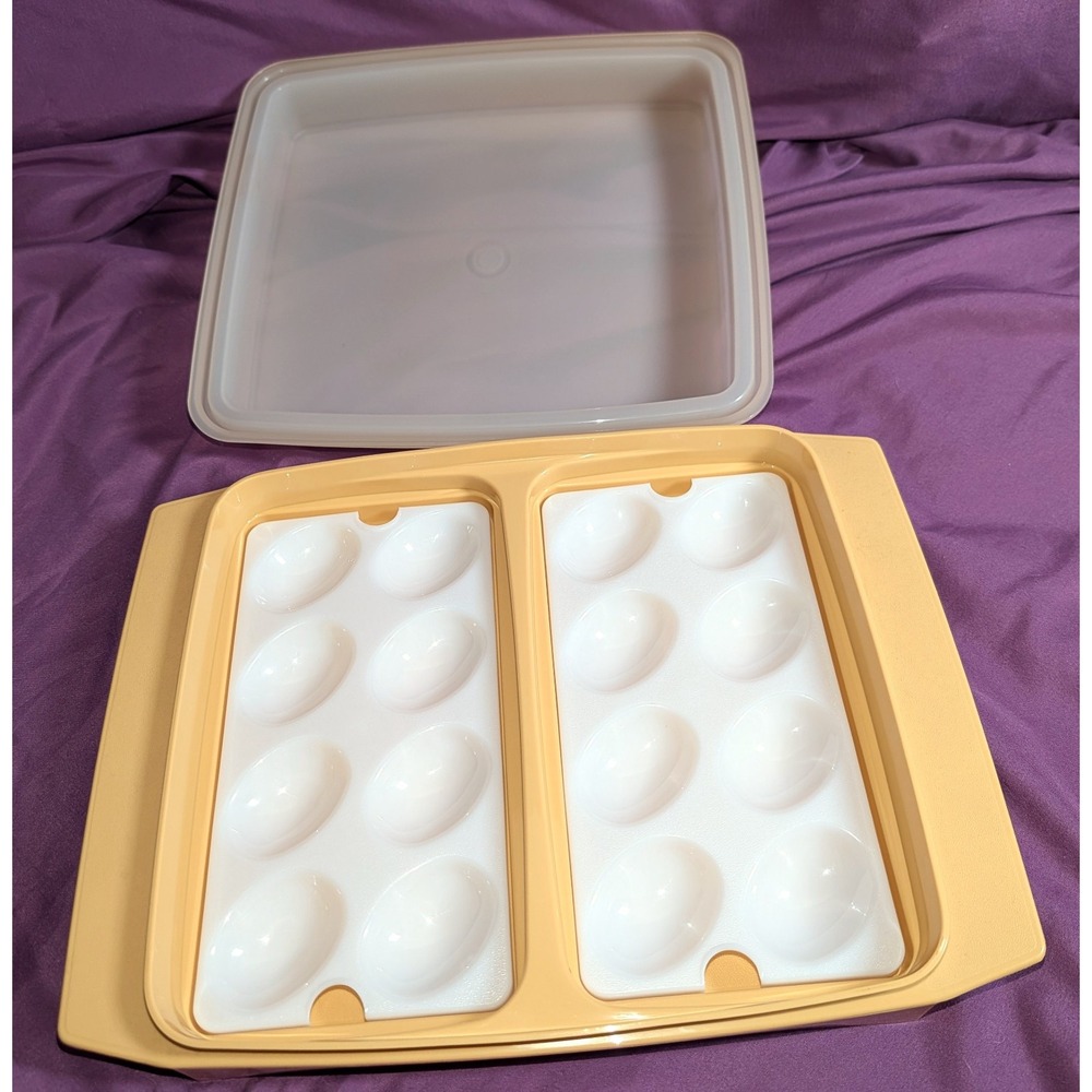 Tupperware Deviled Egg Keeper Carrier Container Harvest Gold 723-2 Vtg w/ Lid